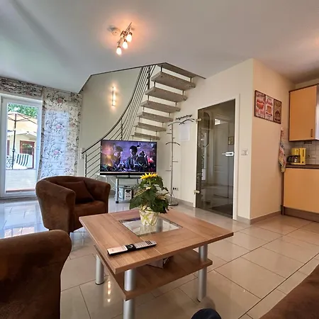 Semesterbostad Premium-ferienhaus Im Maisonettenstil In